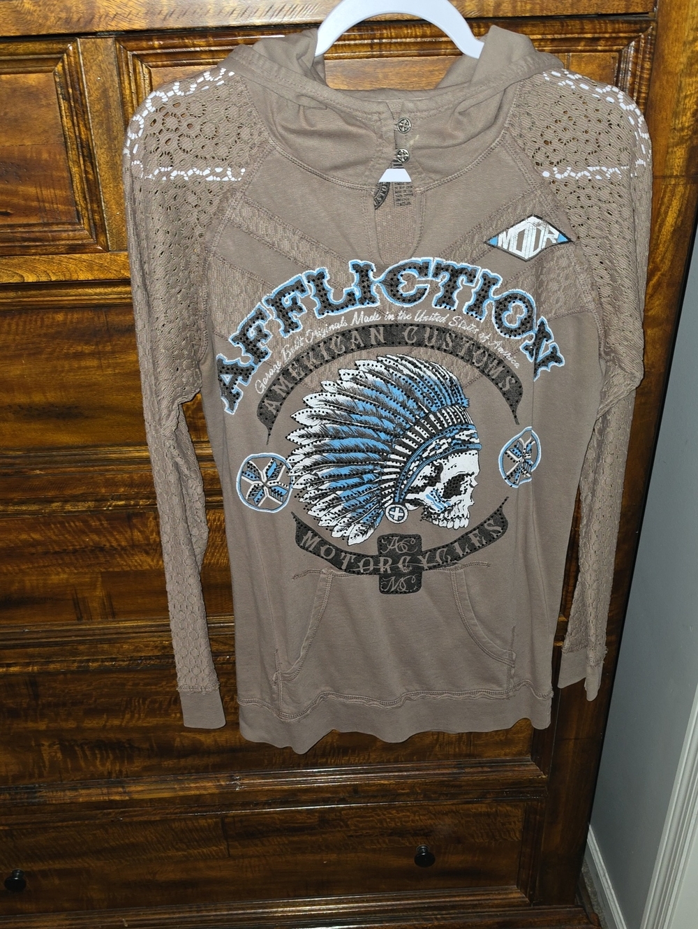 Affliction Long Sleeve Hooded Shirt!! Medium, Like New Condition!